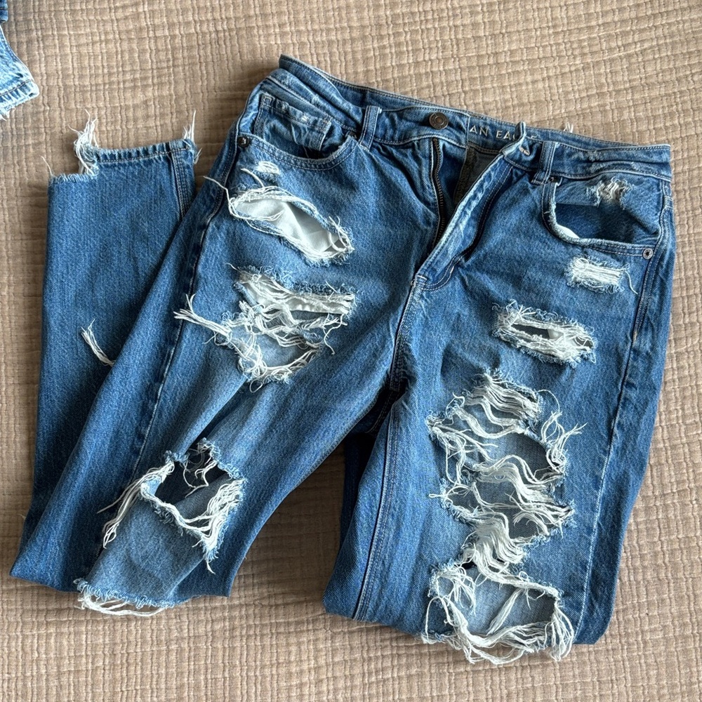 American Eagle Outfitters Women's Distressed Blue Boyfriend Jeans